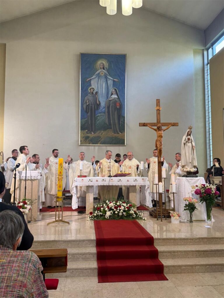 Nadbiskup Kutleša predvodio misno slavlje na blagdan Gospe Fatimske kod klarisa